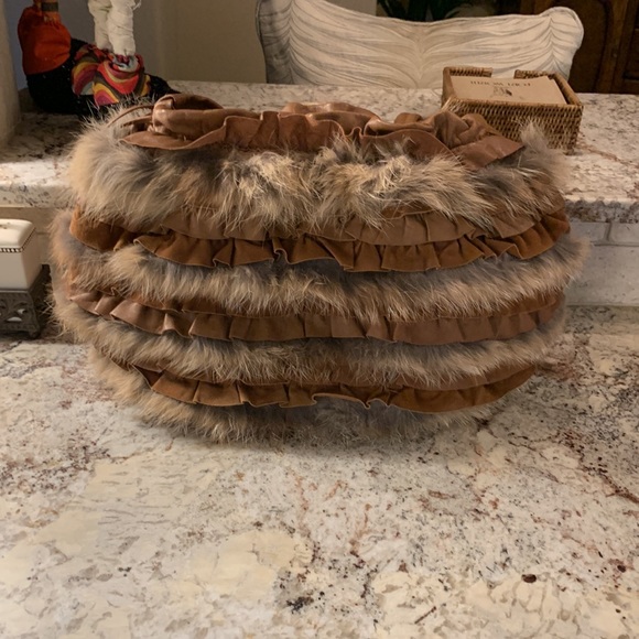 Incredible handbag by Elie Tahari that is light brown suede/leather w/fox fur. - Picture 4 of 4